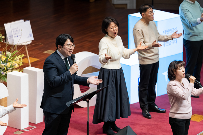 20230216_신년부흥회_윤유선-5.jpg